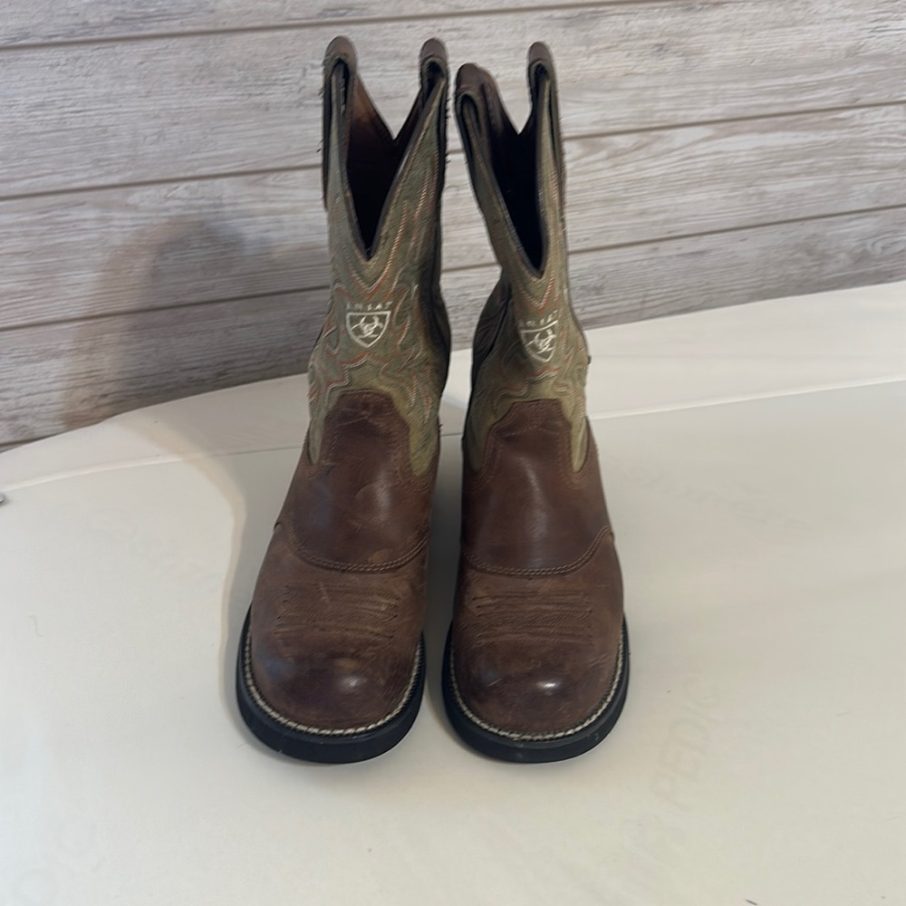 Ariat boots size 7, great condition
